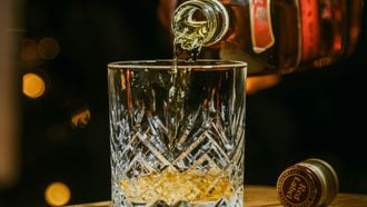 Dit zegt de labelkleur over smaak en prijs van de bekendste whisky