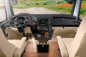 Massa Is Kassa De Nieuwe Camper Van Peter Gillis Is Een Villa Op Wielen
