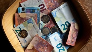 Zo weinig geven we aan goede doelen: hoe rijker, des te gieriger