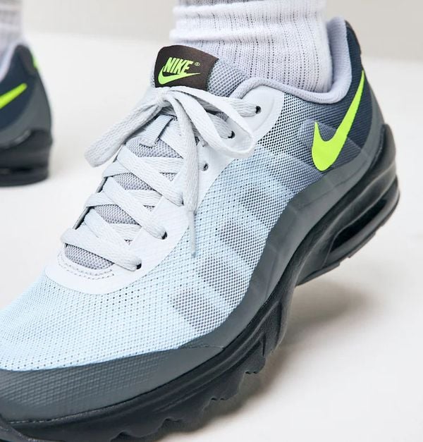 Nike Air Max Invigor onbekende sneakers 109 euro neon yellow