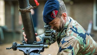 Het forse salaris als expert wapens bij Defensie met gratis opleiding