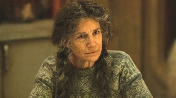 harriet walter uit star wars in de scifiserie silo