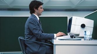 Deze oefening bestrijdt in 4 minuten stijfheid na lang zitten