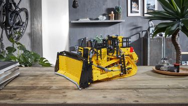 LEGO onthult peperdure CAT D11T Bulldozer met verrassende functies