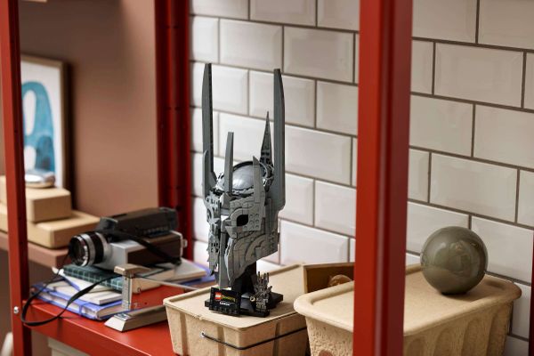 LEGO Icons 11373 Sauron's Helmet lord of the rings 2