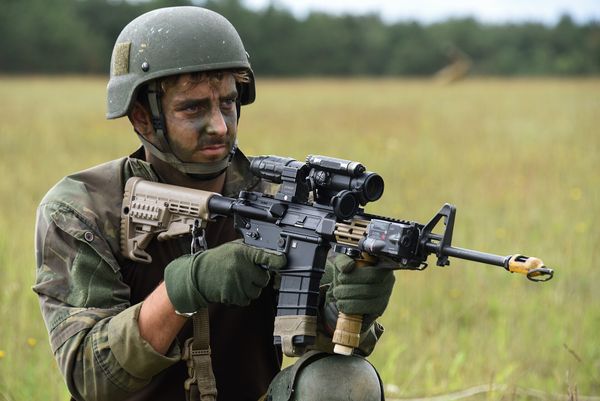 colt C 8 aanvalswapen defensie militairen soldaten standaardwapen