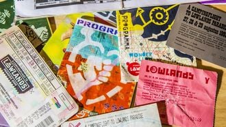 De prijs van Lowlands-tickets en munten van 1993 tot en met 2025