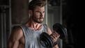 Deze dumbbell-workout traint thuis je hele lichaam in 20 minuten