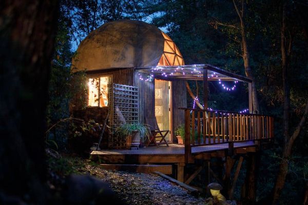wereld, populairste airbnb, mushroom dome, hut, bos