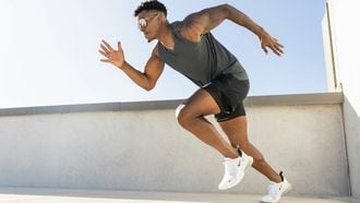 Train deze vergeten spier om sneller te sprinten tijdens balsporten