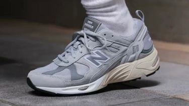 New Balance gooit iconische dad-shoe uit 2000 voor €91 in de sale