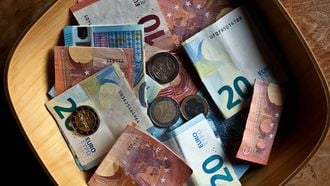 Zo weinig geven we aan goede doelen: hoe rijker, des te gieriger