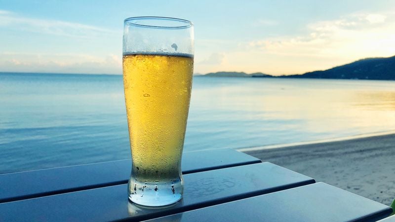 Europese steden met goedkoopste bier en meeste zonuren