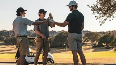 Waarom golf zo'n slimme hobby is met vrienden: het nieuwe imago