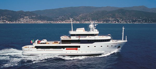 Luxury yacht, Benetton