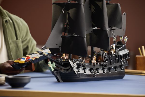 Johnny Depp keert terug als LEGO-minifigure in peperdure piratenschip Pirates of the carribean