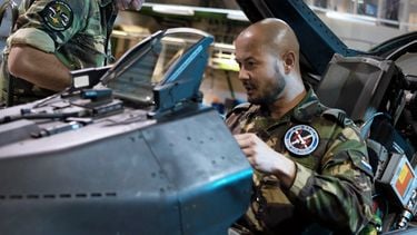 Het salaris als monteur bij de luchtmacht, met €6000 bonus per jaar