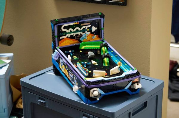 LEGO Icons 11374 Arcade Pinball Machine 33323