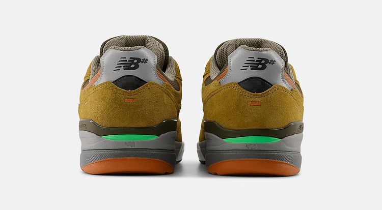 NB Numeric Andrew Reynolds 933 schoenen Dark Brown 2 3