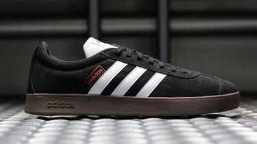 Adidas gooit skate-sneakers à la Samba in sale voor 60 euro