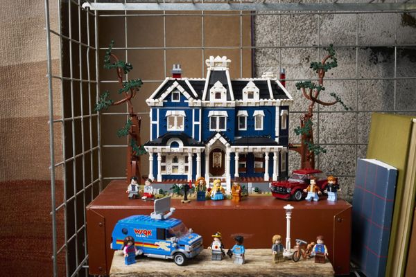 LEGO Icons 11370 Stranger Things- The Creel House