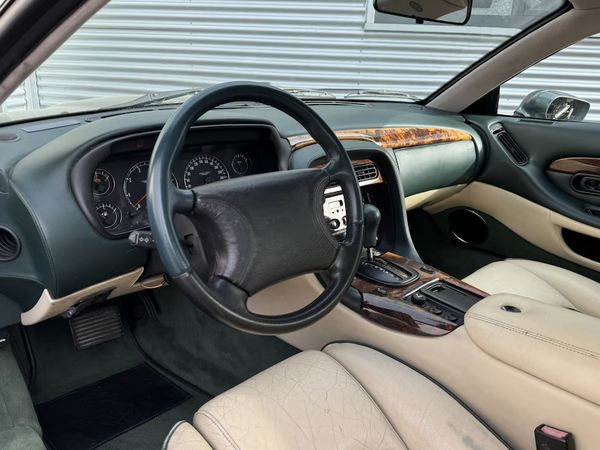 tweedehands Aston Martin DB7 3.2 V6 Lagonda Limited betaalbare occasion sportauto interieur