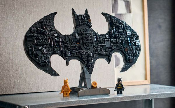 LEGO DC 76330 Batman Logo 2