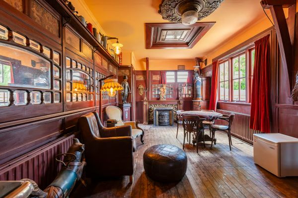 funda parel kerk te koop als huis in groningen amsterdamse school gerestaureerd 400000 euro 4 ton interieur antiek