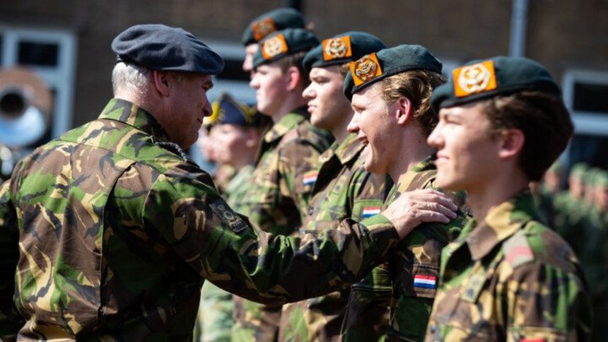 HET SALARIS ALS COMMANDO BIJ DEFENSIE EN ZO ERG IS DE ONTGROENING visual data 8
