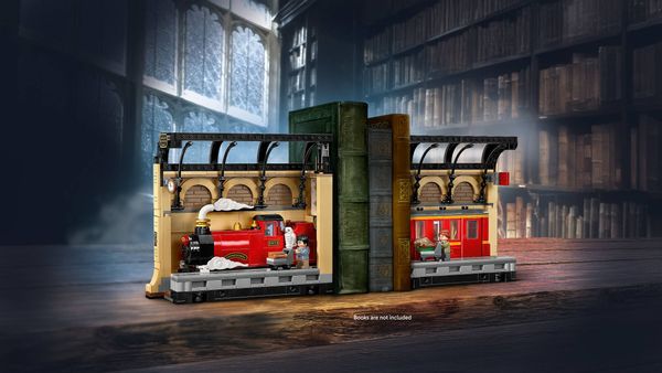 LEGO Harry Potter 76450 Book Nook- Hogwarts Express 12