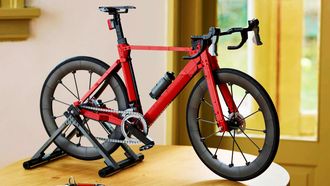 LEGO dropt 18+ racefiets die echt rijdt, op tijd voor Tour de France