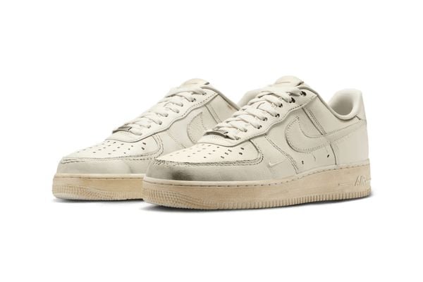 Nike Air Force Dirty Triple white schoner 555