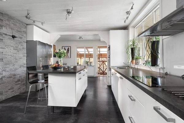 villa zweden jacuzzi mancave wijnkelder (2)