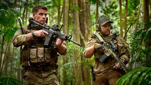 oorlogsfilm land of bad russel crowe en liams hemsworth nu te streamen op Netflix