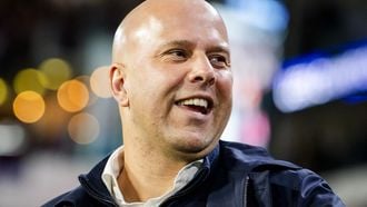 Zo lang moet Arne Slot werken om z'n boete van de FA te betalen
