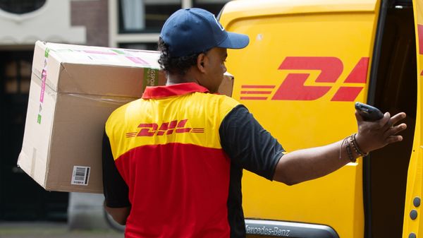 Het salaris van pakketbezorgers, die nu landelijk staken voor meer