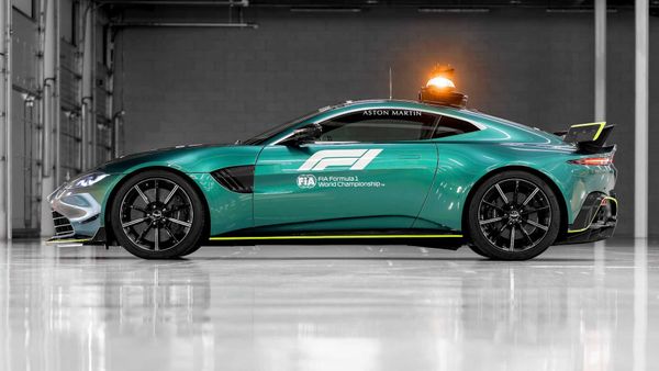 Aston-Martin-Vantage-25, formule 1 safety car, 2
