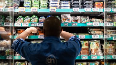 Ahold wil de bonus van CEO Frans Muller verhogen naar 9,5 miljoen euro. Dat staat gelijk aan het salaris van 2.111 vakkenvullers.