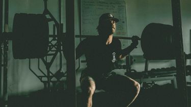 Dit is de beste squat om benen te trainen als beginner