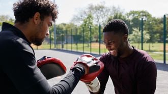 Dit kost personal trainer gemiddeld en zo is die je geld waard
