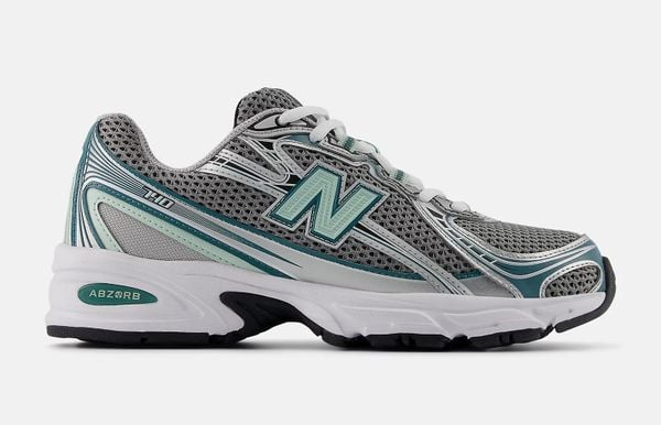 new balance 740 dad sneakers metallic silver 120 euro
