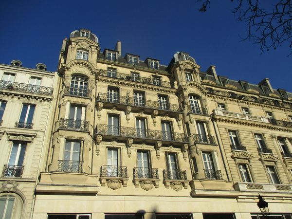 Avenue des Champs-Élysées 150, gebouw, parijs, 600 miljoen, record
