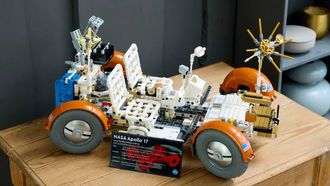 LEGO stunt met korting op 18+ NASA-set vol retro-details