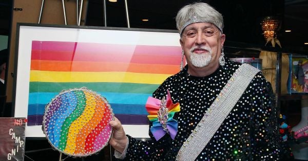 regenboogvlag-gay-pride-2018-amsterdam-emoji-kleuren-gilbert-baker-1