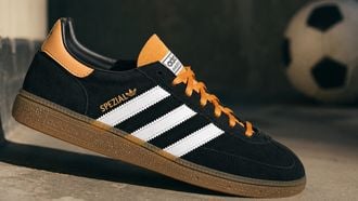 Adidas dropt 'Ajax Spezial' sneakers à €120 in stijl nieuw uitshirt