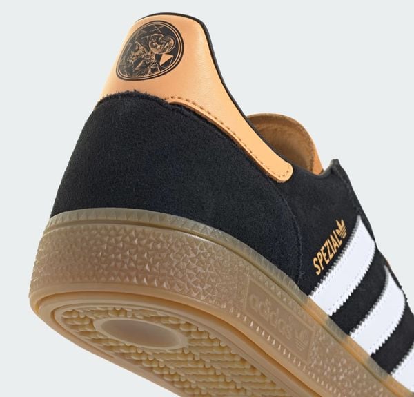 adidas Ajax_Amsterdam_Handball_Spezial_sneaekrs 120 euro_Zwart_KK3033_42_detail