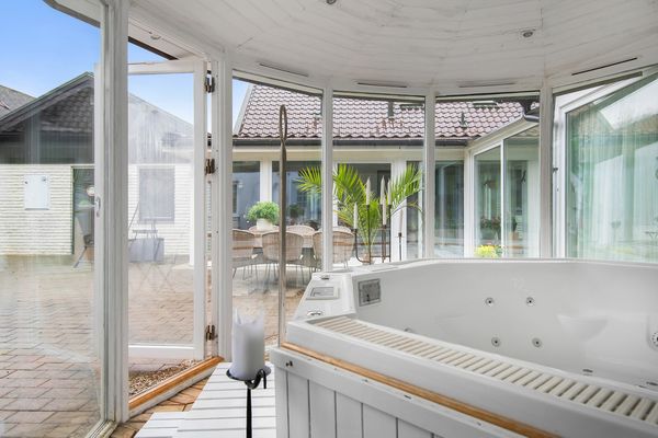 huis zweden binnen zwembad te koop (18)