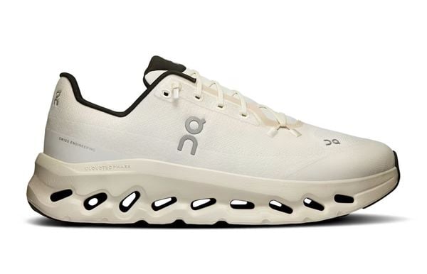 on cloudtilt sneakers zeer populair dankzij zendaya en roger federer