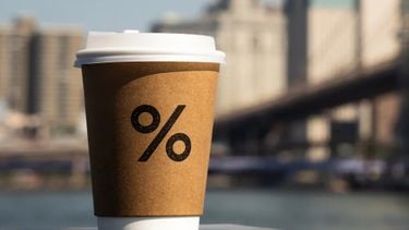 Zo snel verdien je €100.000 euro met 1 koffie per dag minder