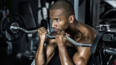 Zo kilo kun je bicep-curlen op basis van je lichaamsgewicht